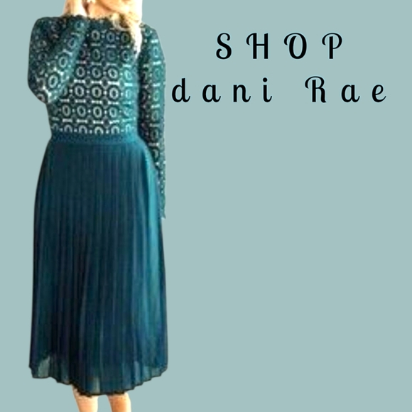 dani Rae Elegant Crochet Lace Pleated Swing Skirt Dress Green Long Sleeves Sz LG - Picture 1 of 17